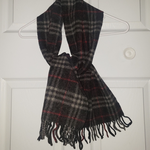 BURBERRY VINTAGE AUTH. NECK SCARF 11X56 INCHES - Picture 8 of 13